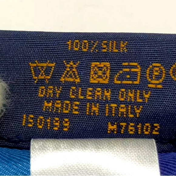 Louis Vuitton Monogram Silk Bandeau Scarf - Picture 4 of 9